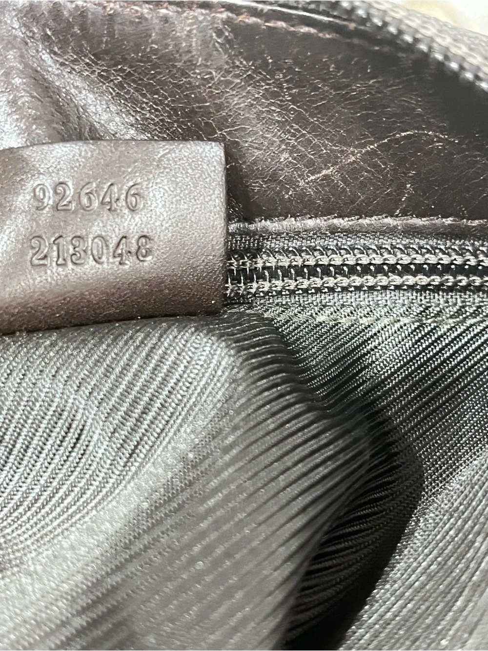 GUCCI GG CANVAS MESSENGER BAG.
